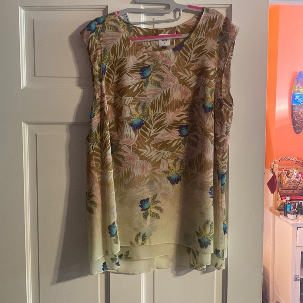Like new cabi inside slip -slit in back